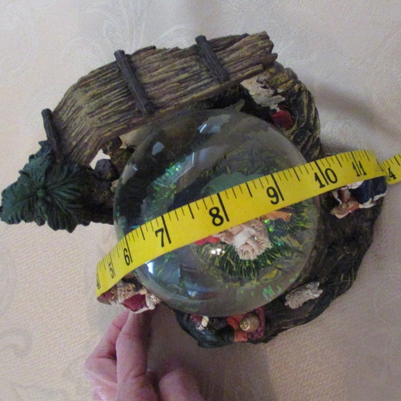 Nativity Musical Water Globe - Picture 6 of 9